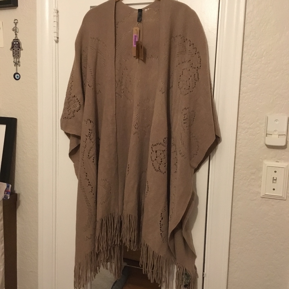 Justin & Taylor Soft Tan Crochet Fringe Wrap Poncho Cardigan with Rose Detail